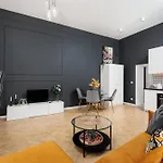 Historic Hideaway - Podgorze - By Upstairs 아파트
